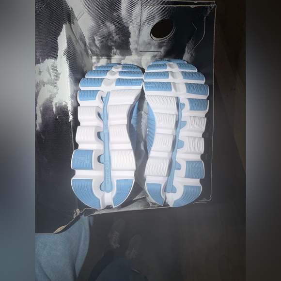 OnCloud- Running Women's Light Blue Athletic Shoes - Picture 2 of 4